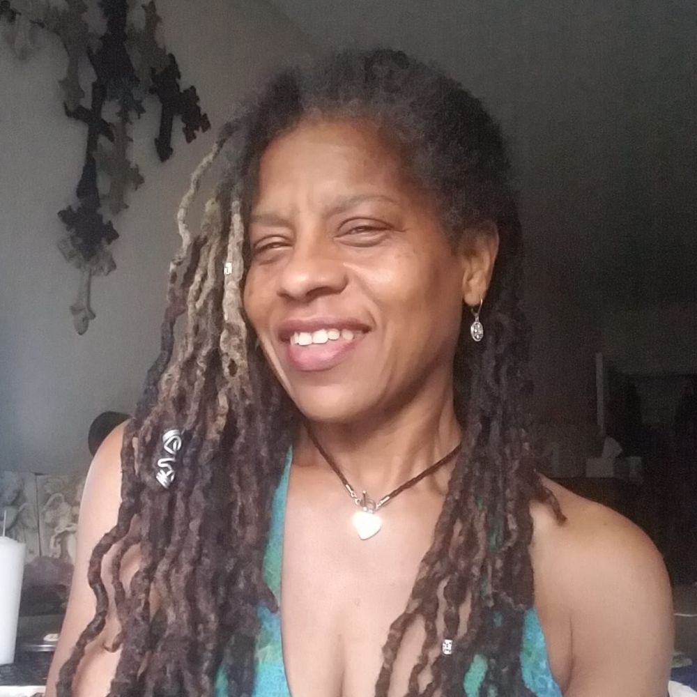 Meet your Posher, Angelia